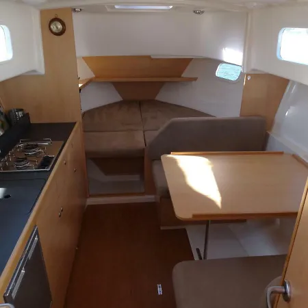 船上ホテル Nautika 830
